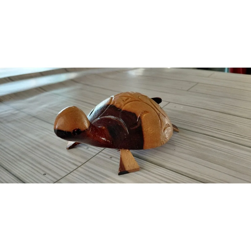 hand-carved‎ wooden turtle figurine folk art collectible item Jamaica Souvenir